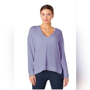 Beyond Yoga Size M Long Weekend V-Neck Top